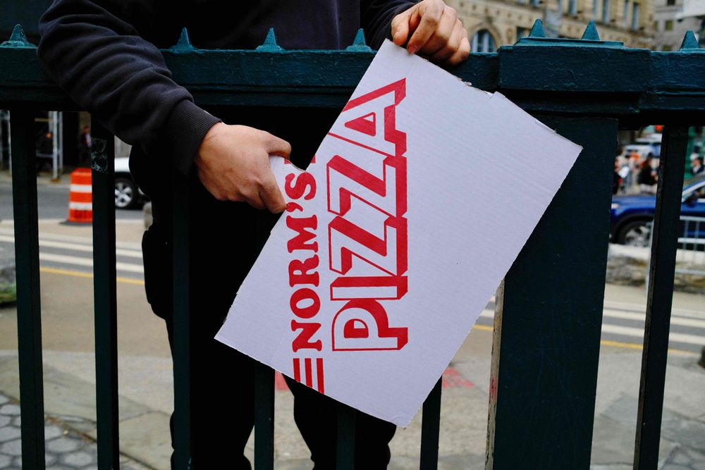 ENORM'S
PIZZA