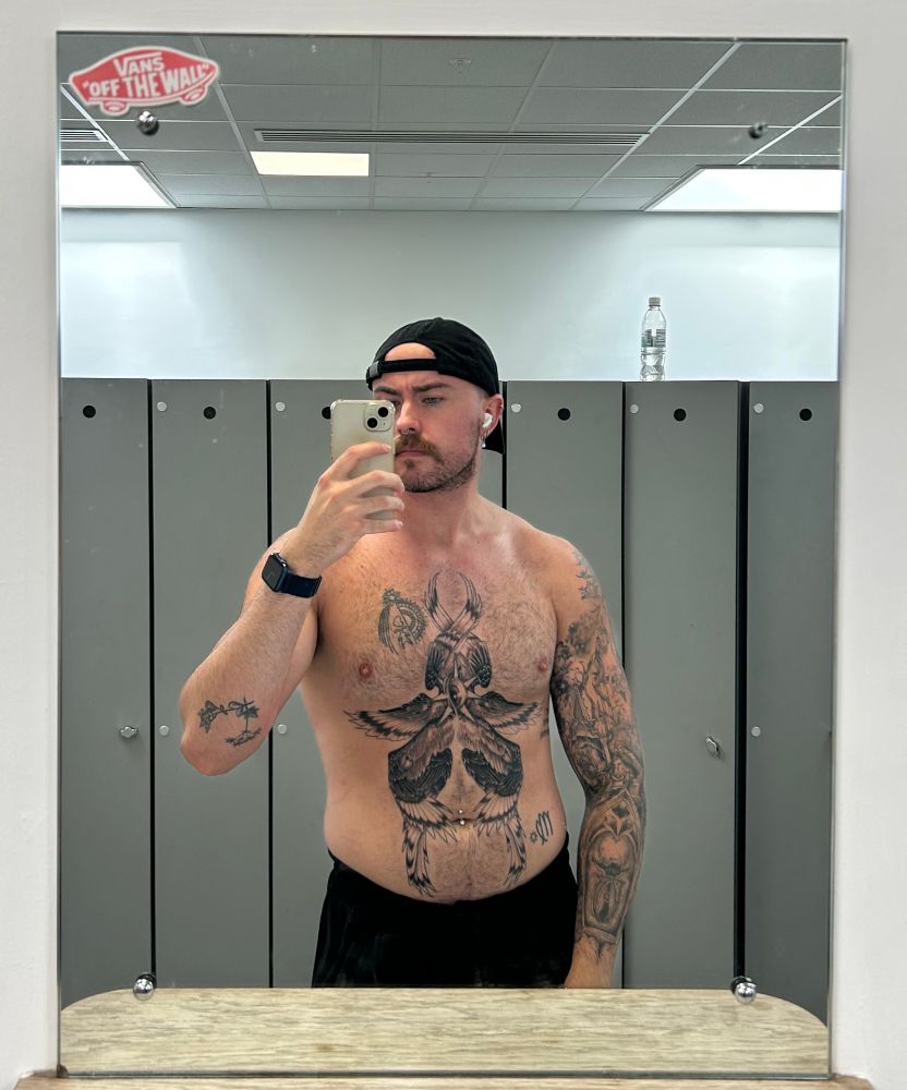 Shirtless Logan Selfie, unremarkable in its way but nonetheless kind 