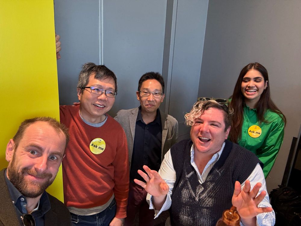 Even more chaotic selfie with jazz hands 