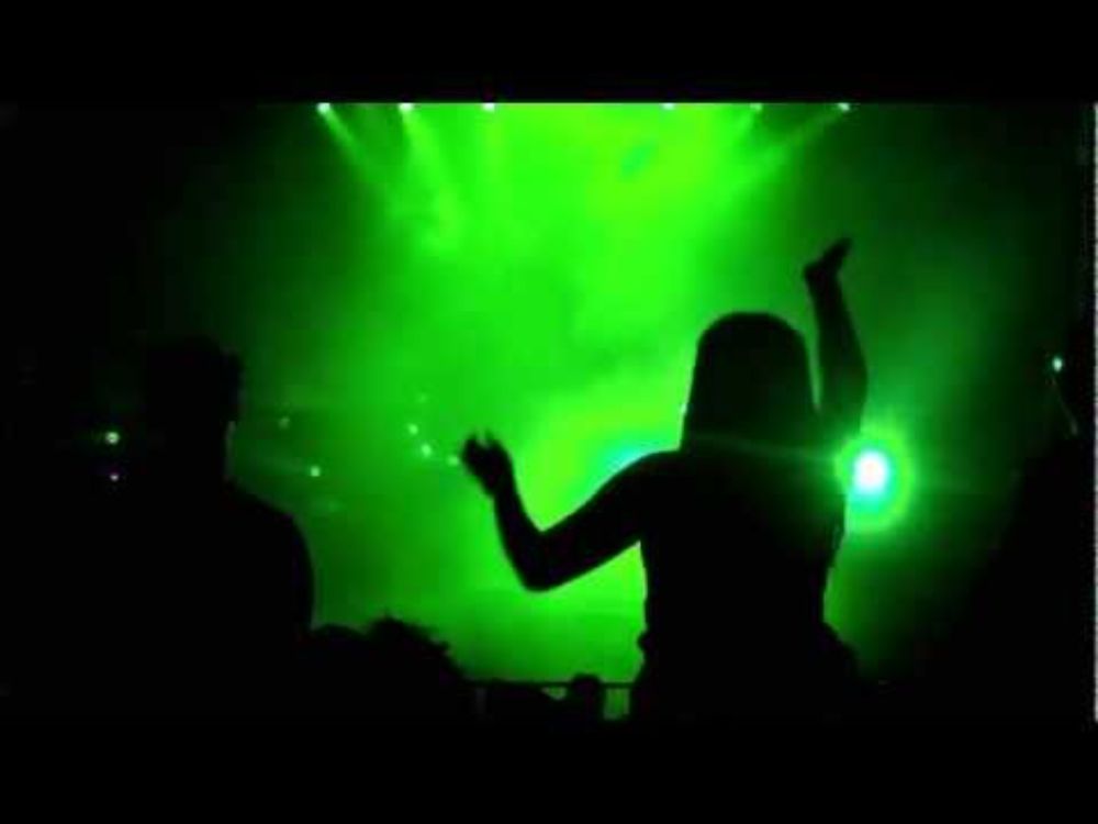 Crystal Castles - Doe Deer (Live) (HD)