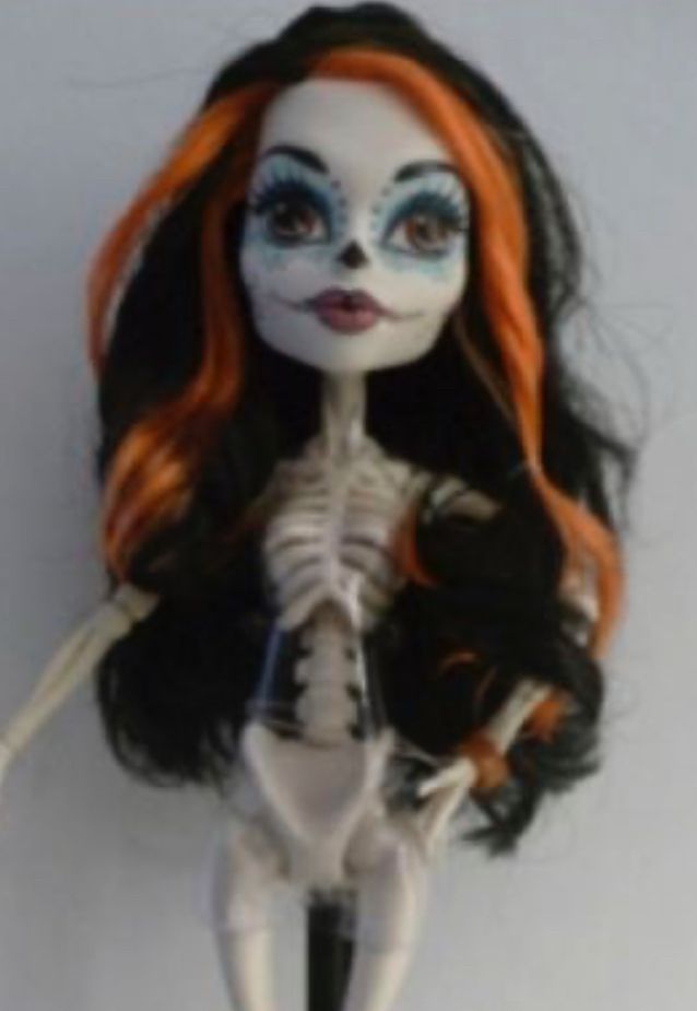 A Monster High “Skelita” Dia de los Muertos-themed doll without her clothes on reveals a rib cage with subtle bending on the ribs that is supposed to evoke breasts