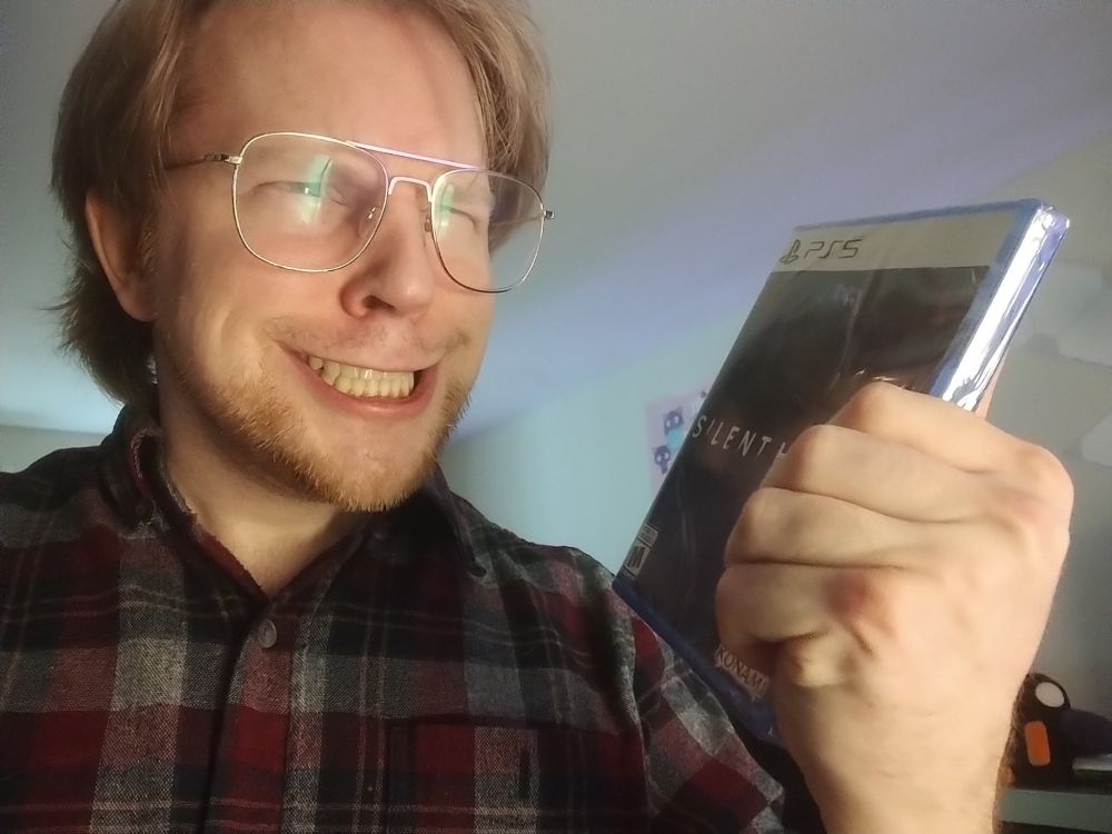 NitroRad making a face that kinda looks like Stephen King.