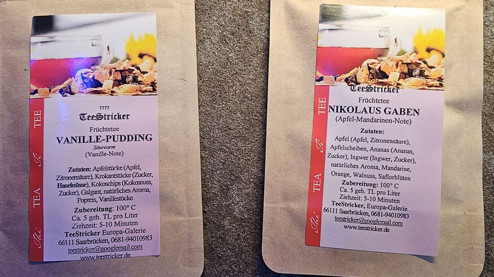 Probepackungen von Tee Stricker

Links ein Früchtetee Vanille-Pudding mit Vanille Note
Rechts Nikolaus Gaben mit Apfel Mandarinen Note