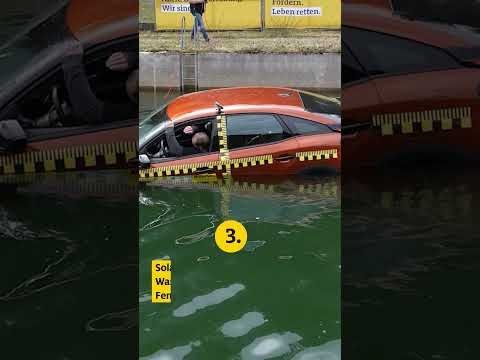 Sinkendes Auto - So könnt ihr euch retten! #adac #shorts