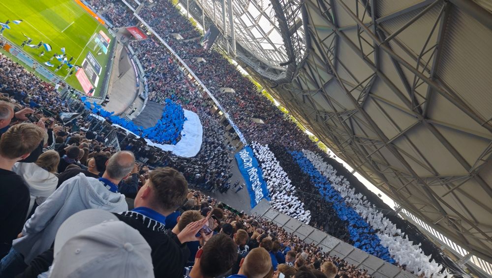 Blick auf die choreo der Arminen in Hannover. Auch die Arminis machen bei der Choreo mit <3