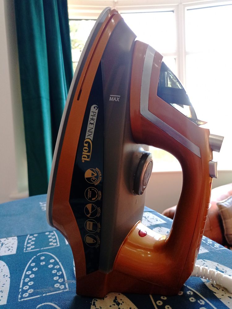 Image of JBL gold coloured iron