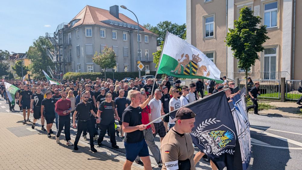 Übersichtsaufnahme der rechtsextremen Versammlung 