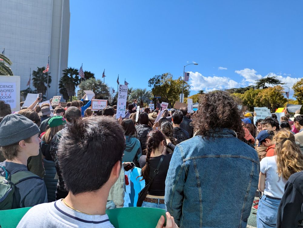 A big crowd of Stand Up For Science rally goers in front of the Wilshire Federal Building in Los Angeles