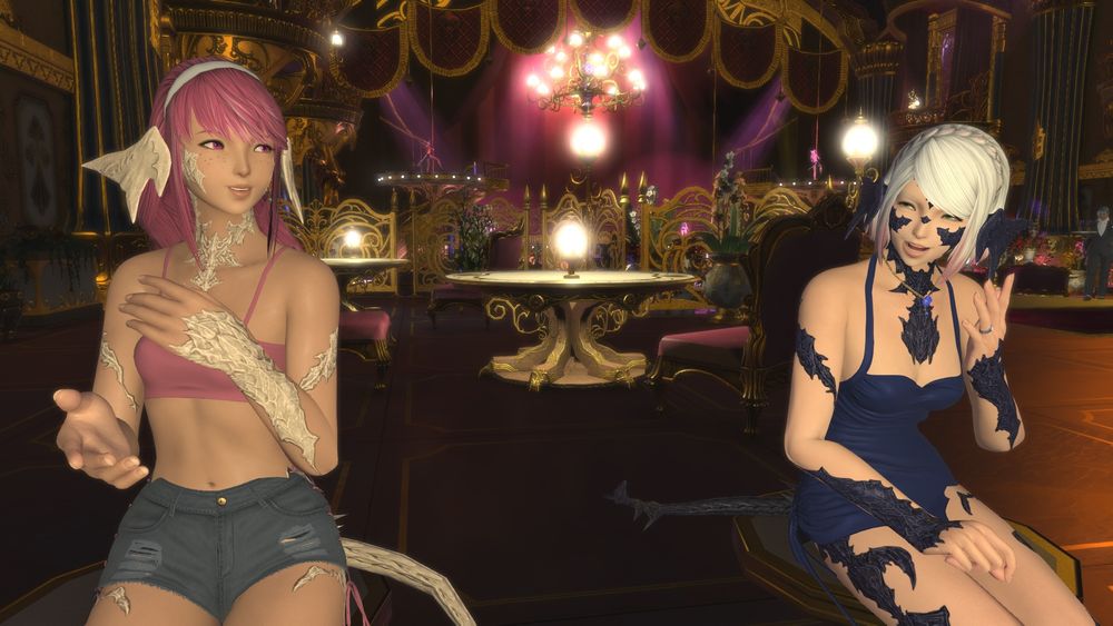 A pink-haired Au Ra woman chats with her best friend, Yonah.