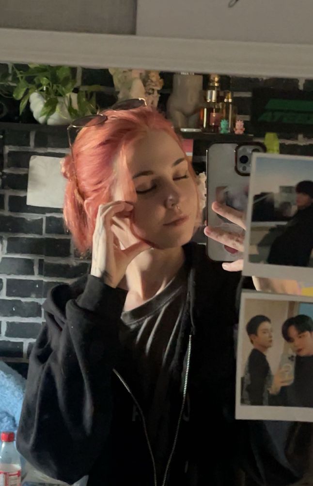 again me w pink hair 