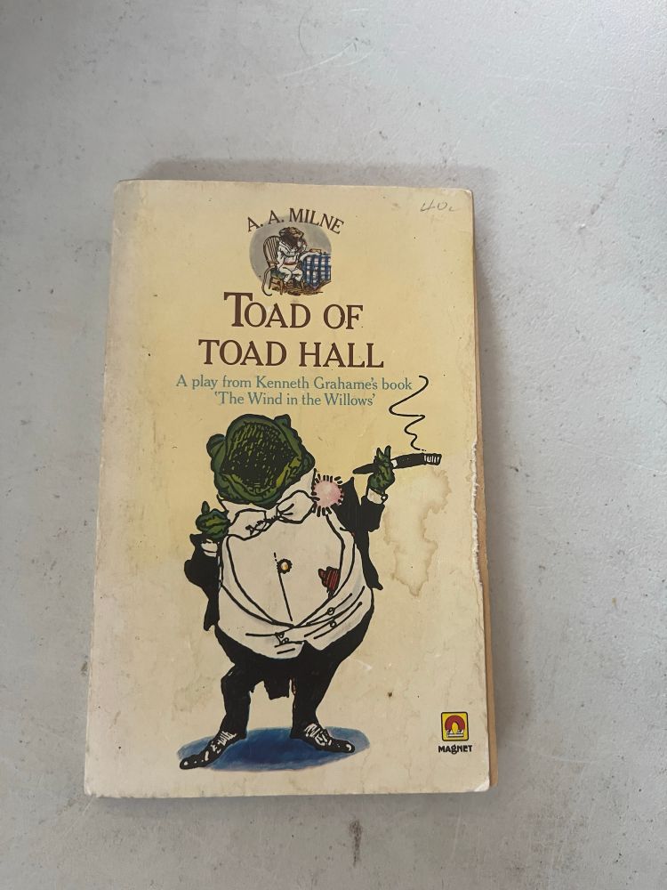 A. A. MILNE
TOAD OF TOAD HALL
A play from Kenneth Grahame's book
"The Wind in the Willows'