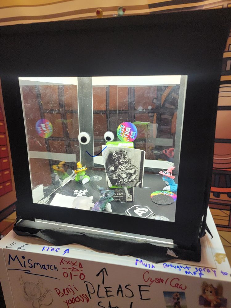 The MFF macguffin that is the target of the heist for the con. Supposed to be a statue of good fortune and attendance or something.