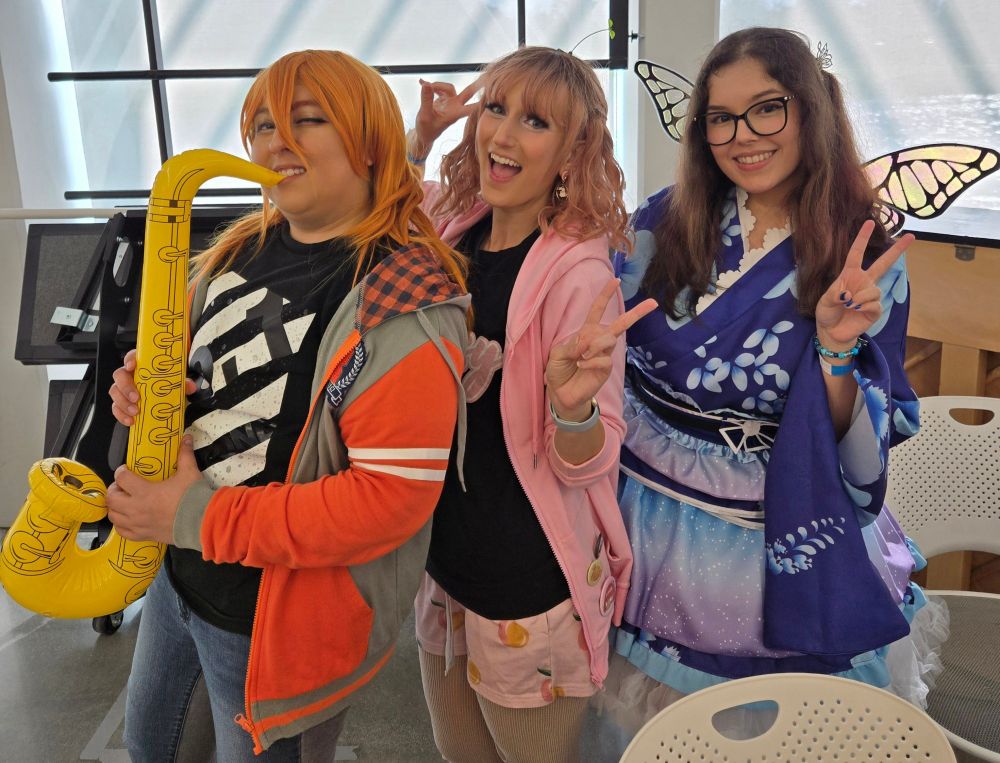 Ginga as the heartthrob Ren Jinguji, Jubesy (after I changed because I forgot we hadn't taken a photo yet, oops) and the lovely Mariposa~ My table-sharers and amazing vocalists!