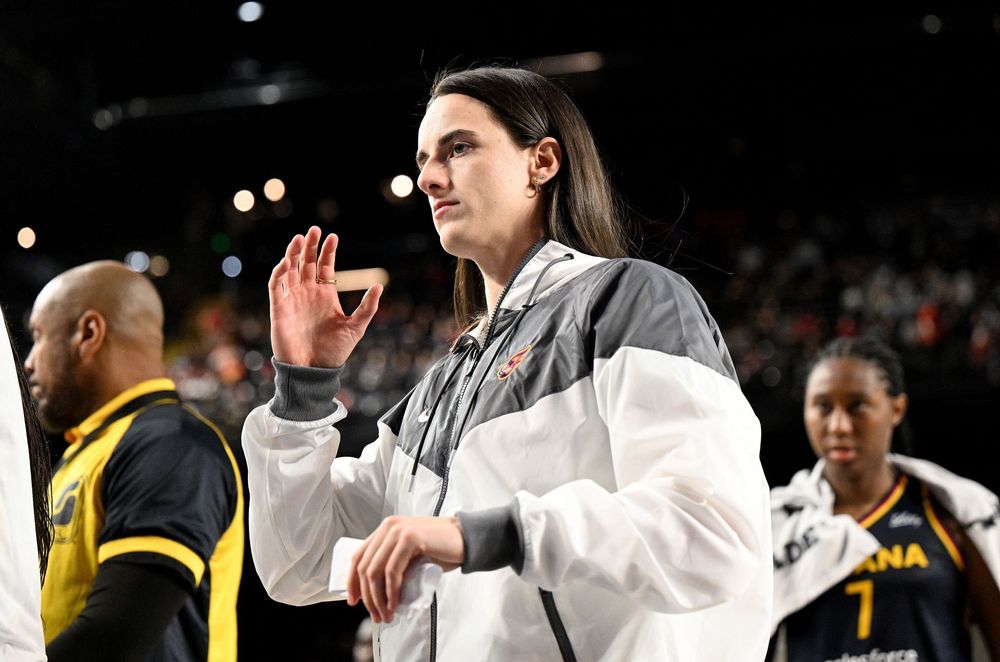 Caitlin Clark playfully calls out $217,640 teammate's priceless reaction to her courtside shenanigans: "She’s like uhhhhh"