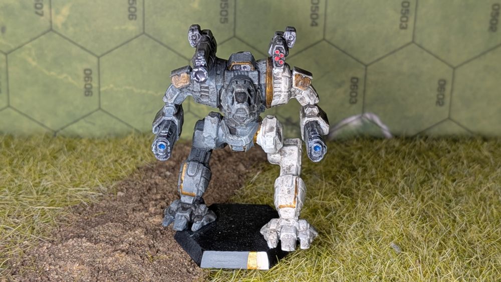 Blood Asp battlemech in grey and white livery with gold accents. 

Face on view 