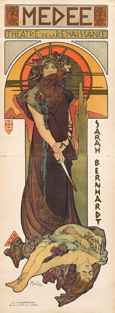 Affiche de la pièce Médée avec Sarah Bernhardt de Mucha. Médée est représentée debout, une lame à la main, devant ses fils qu'elle vient de tuer. Médée est vêtue d'une longue robe dans les tons marrons et verts. 