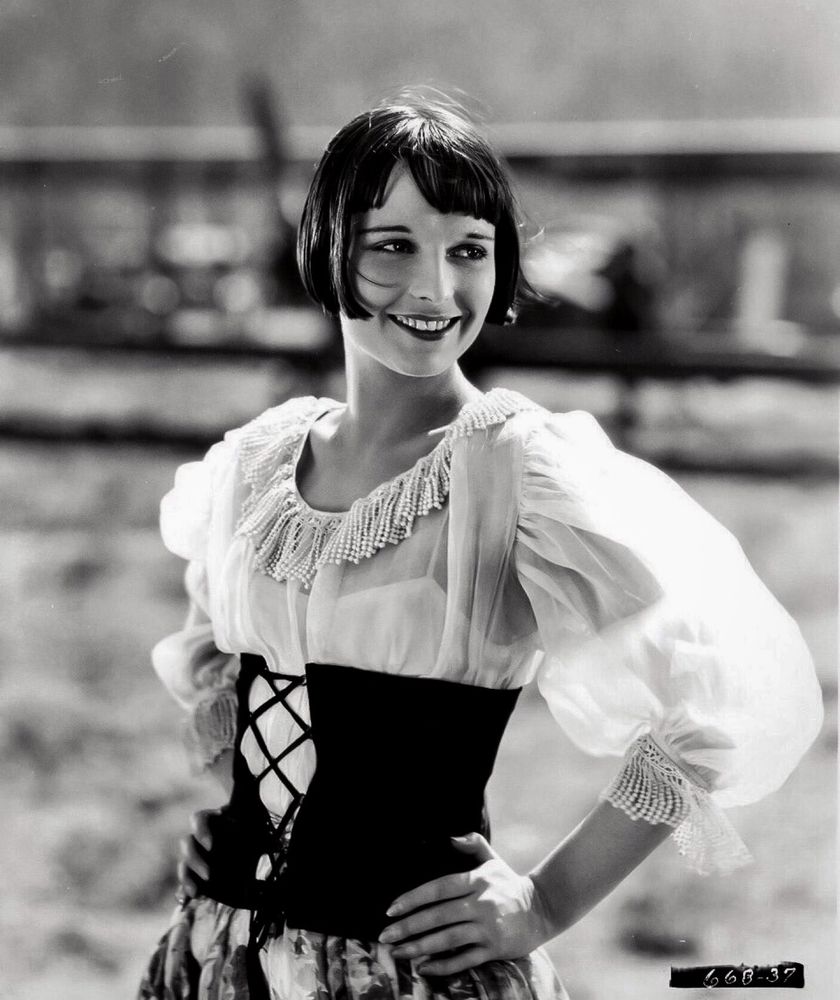 Louise Brooks smiling