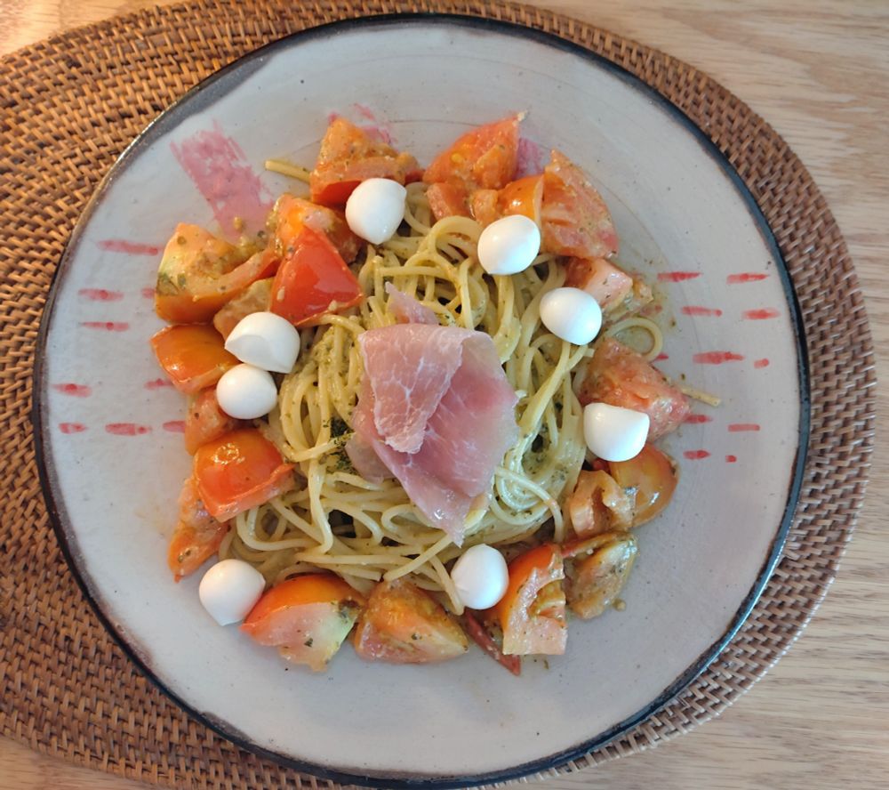 ジェノベーゼソースはスーパーで適当に買った瓶詰めのやつですよ
久々に食べたし作ったしで、これが正解だったのかどうかはわかんないすけど、まぁ美味しいこたぁ美味しいでした