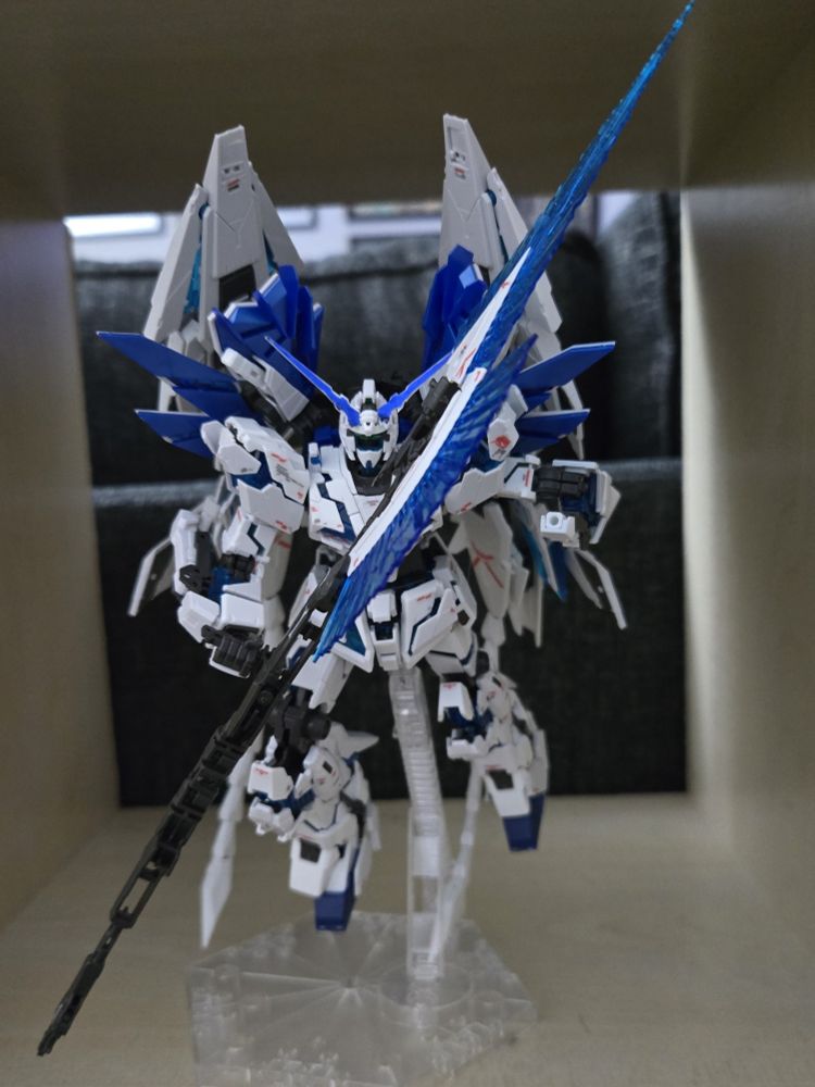 The RG Gundam Unicorn Perfectibility in the same pose as the first picture.