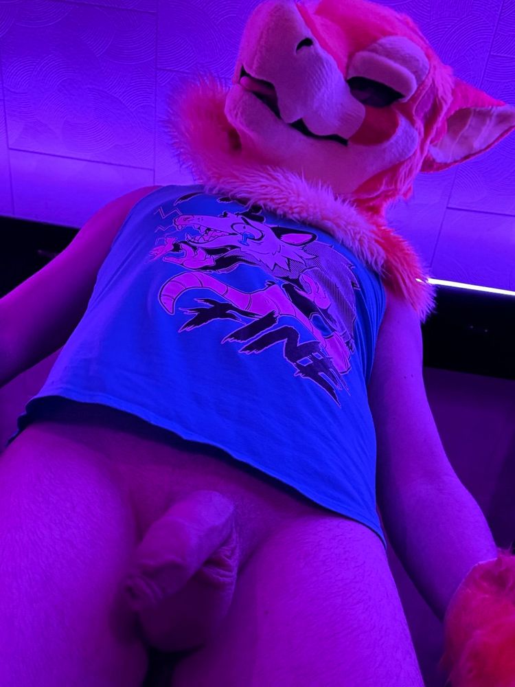 Your pov, on your knees, of your shark captor waiting for you to open your maw and receive his Valentine's "gift" to you.
Hope you like fish.