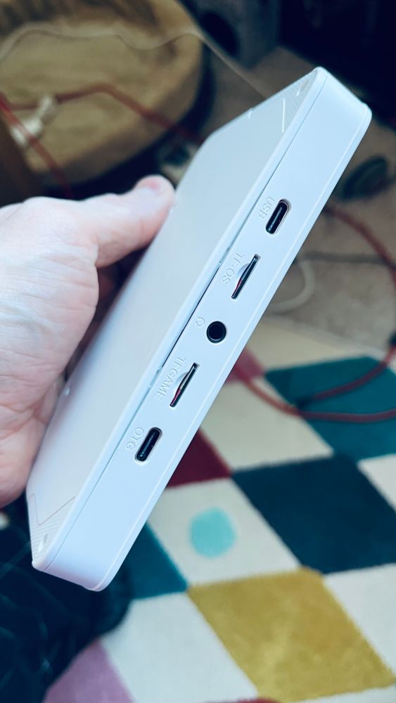 Handheld gaming device