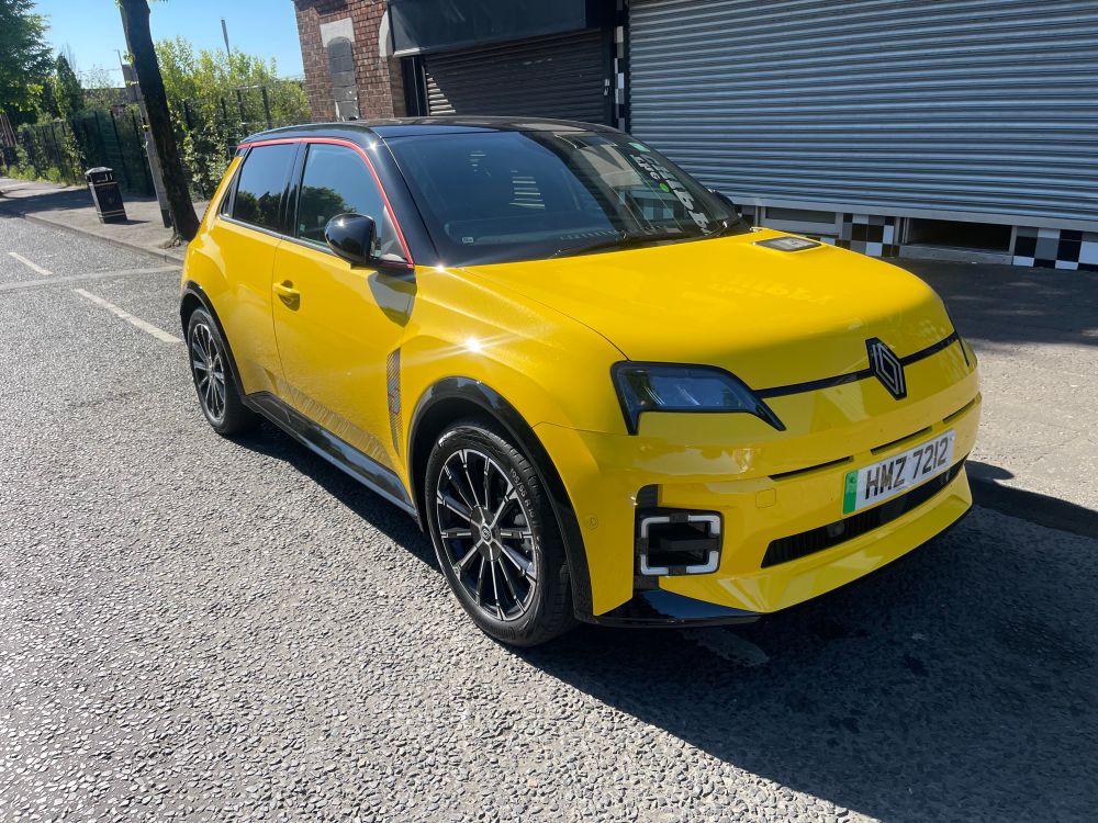 Renault 5 in yellow pop colour.