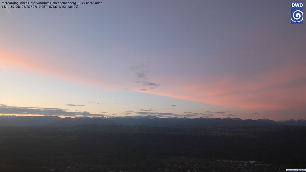 Meteorologisches Observatorium Hohenpreißenberg - Blick nach Süden (Zugspitze) (11.11.2025, 06:07 UTC/11.11.2025, 07:07 local)