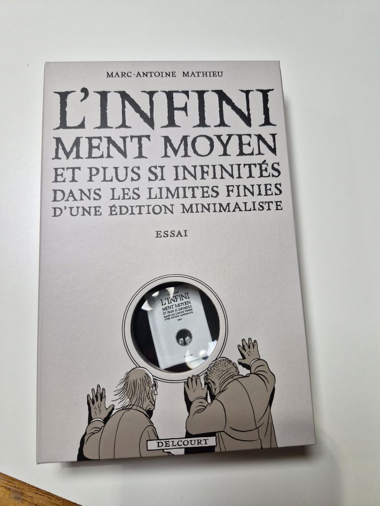 La couverture du livre "l'infinité moyen et plus si infinités dans les limites finies d'une édition minimaliste, essai"