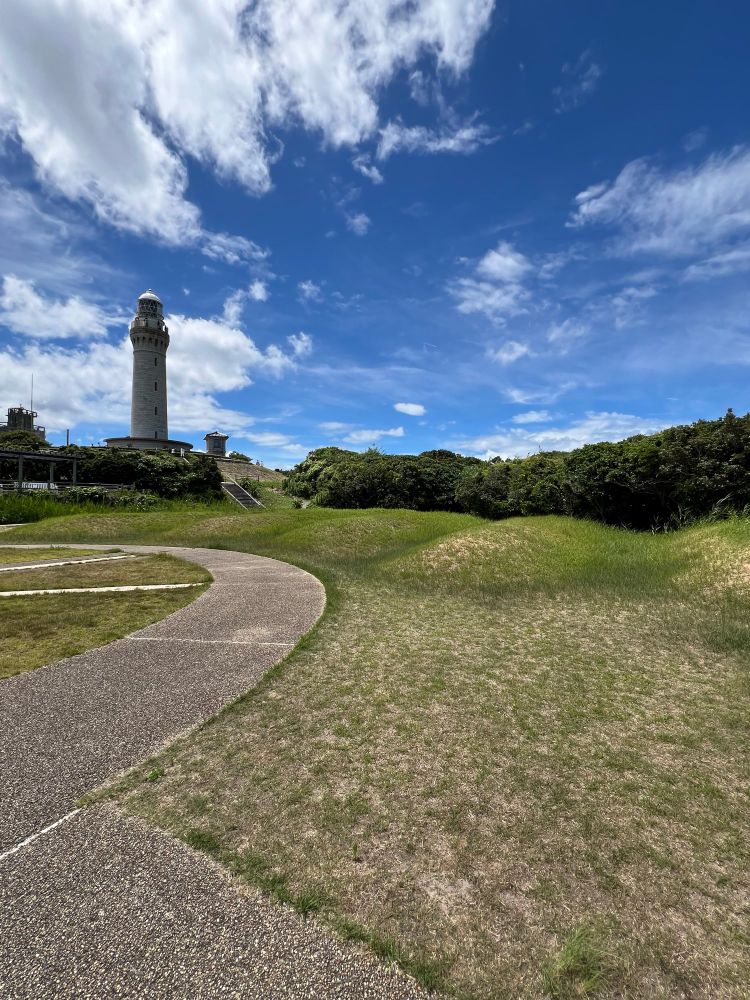灯台と広場