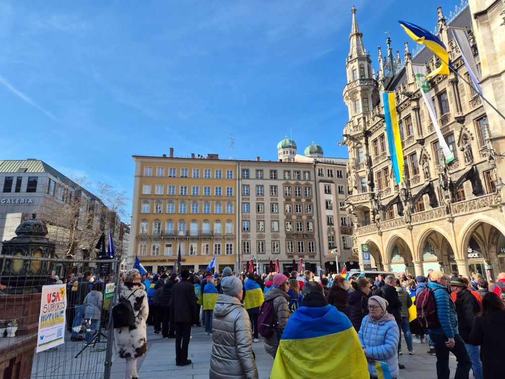 USA SUPPORTS UKRAINE 