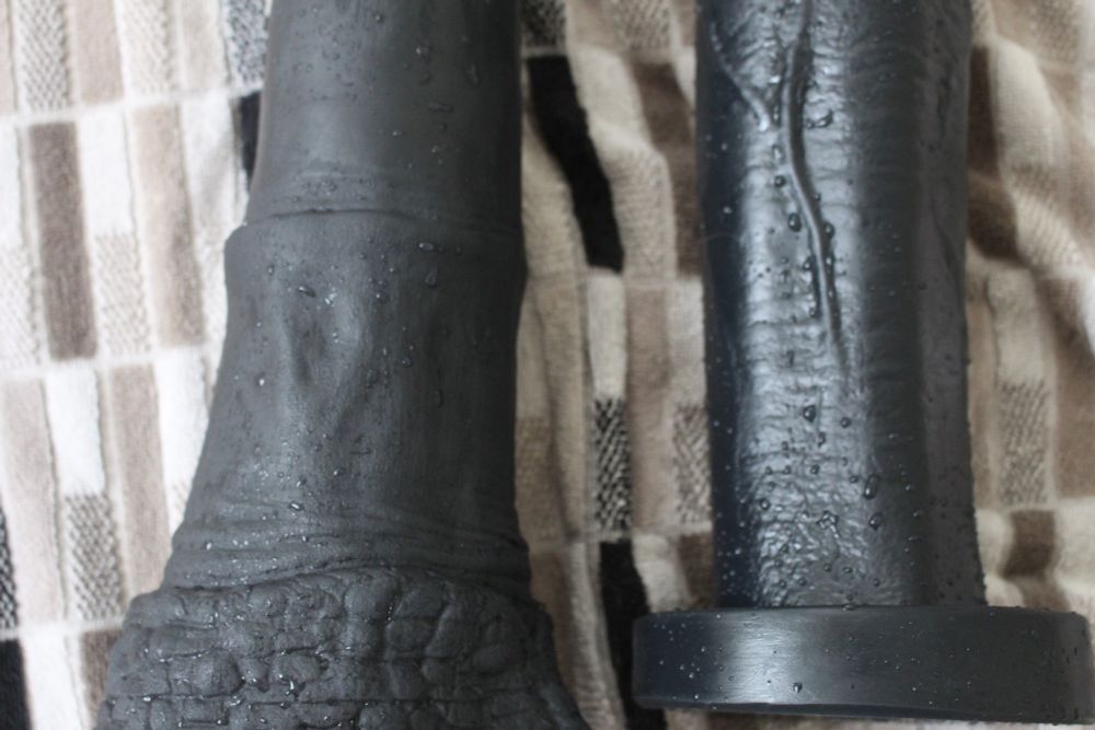 Nice increase in girth at the base, give that little extra hole stretch right when the head is bumping my guts around... this peak toy design