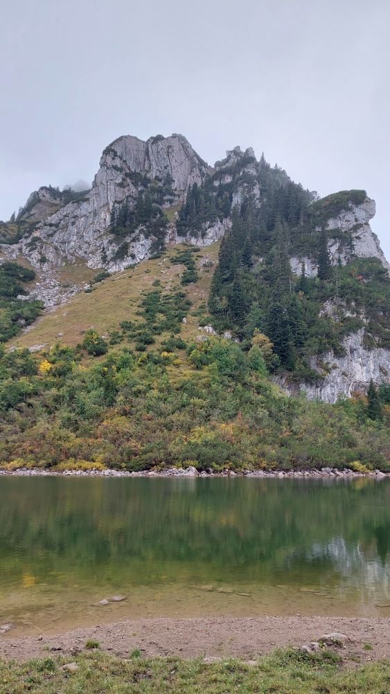 Soinsee. Im Hintergrund sind die Ruchenköpfe