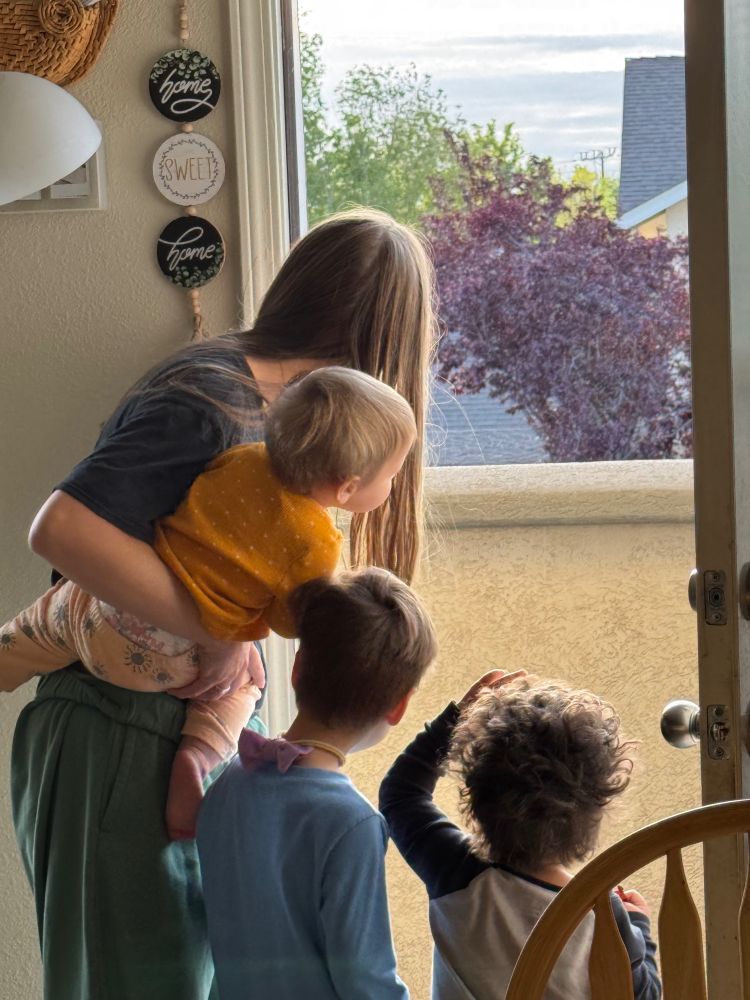 Wife, daughtnew, jdotnew and mini looking at the many passing hot air balloons