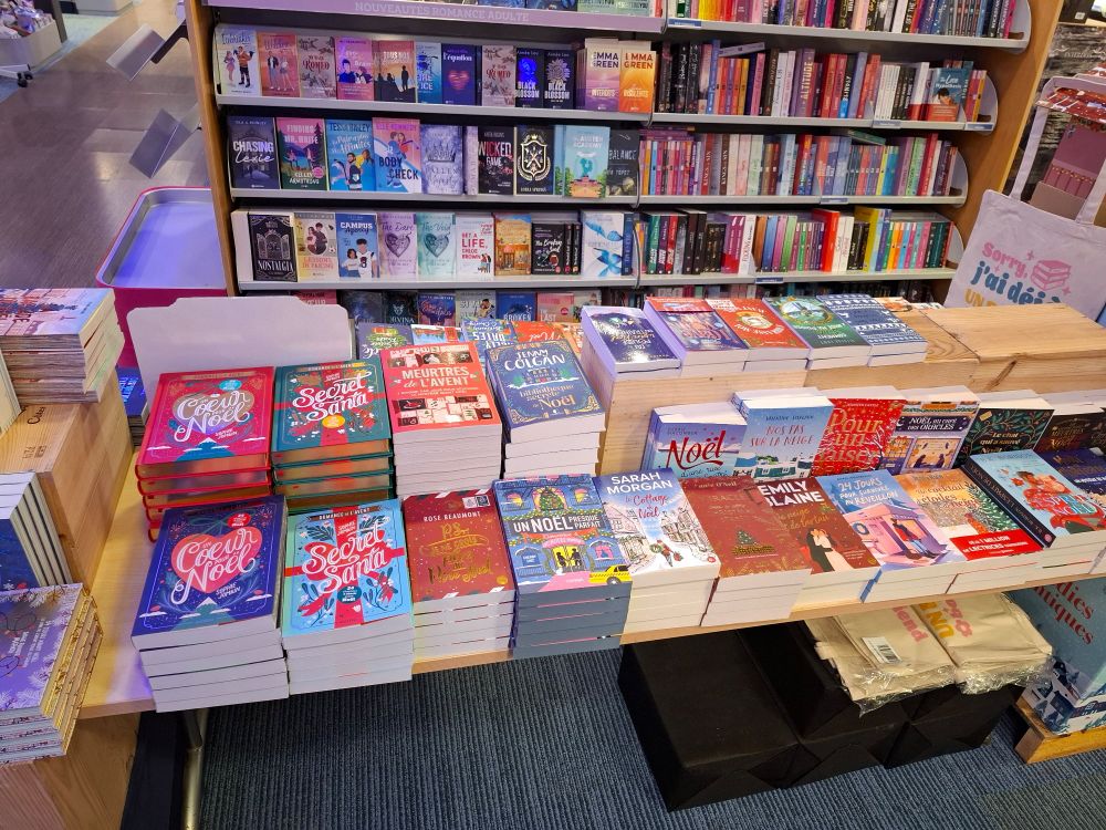 L'autre côté de la table avec les grands formats 