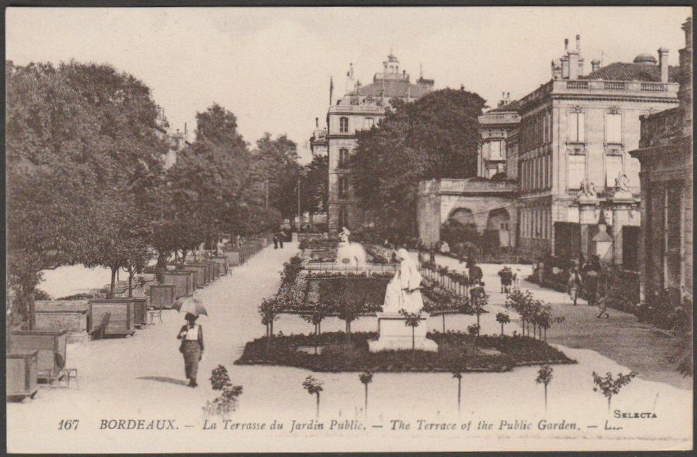 Printed sepia postcard showing a view of the terrace of the public gardens at Bordeaux in France.

Published by Lévy Fils et Cie, Paris, Selecta, No LL 167, c.1910s.

Postally unused.

Very good condition, with minimal corner bumps and very light album marks.