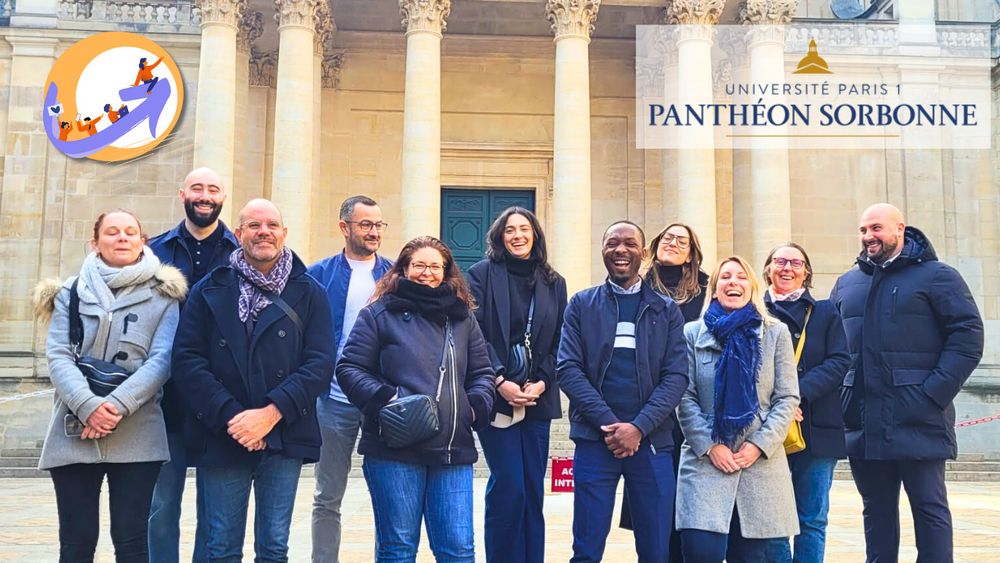 Photo de groupe des membres de la 2e promotion du Parcours de formation Manager de la Mutualité