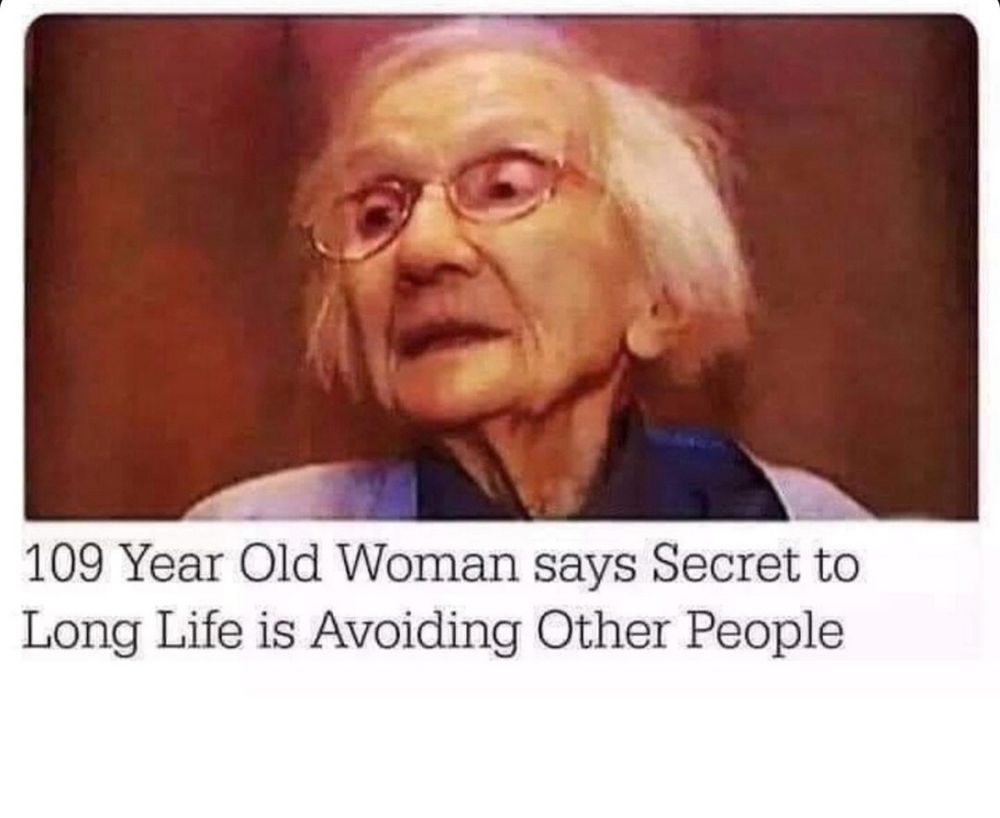 Bild einer alten Dame, dazu der Text: „109 year Old Woman says Secret to Long Life is Avoiding Other People.“