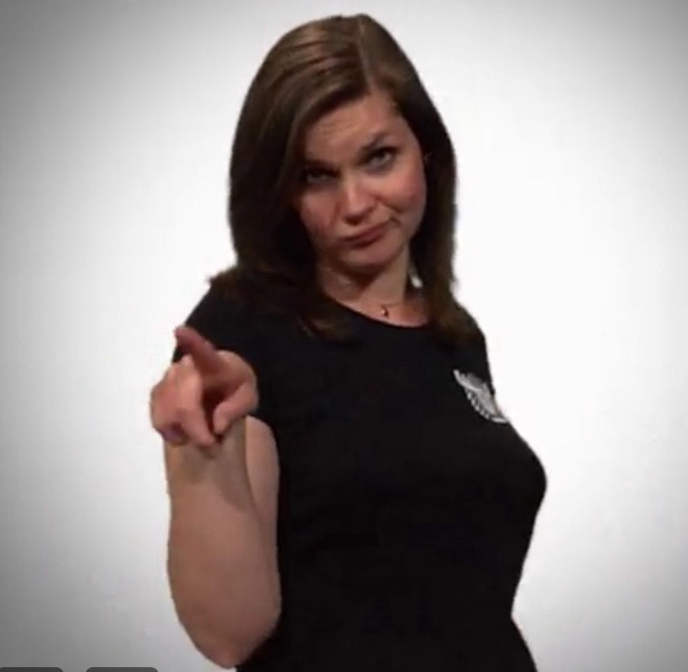 Frau macht ein eingeschnapptes Gesicht.