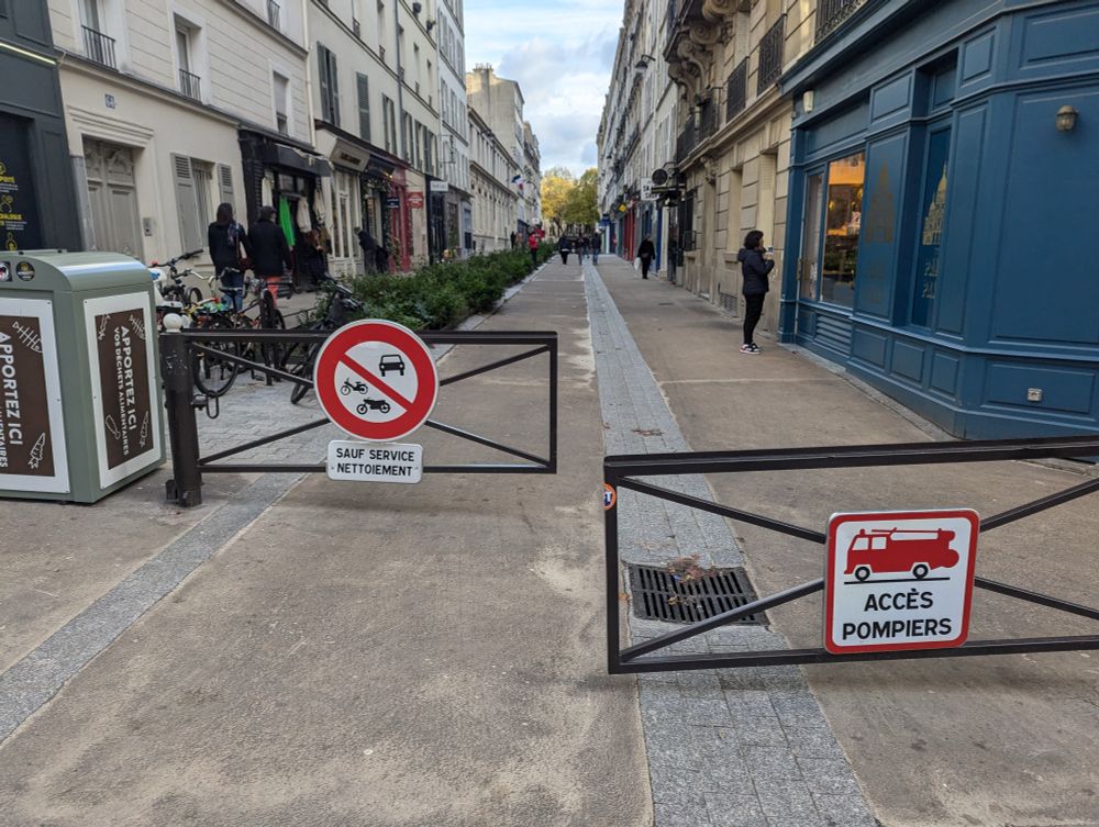 Paris car-free garden road