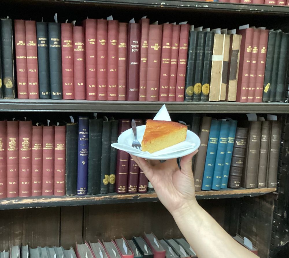 Cake against books