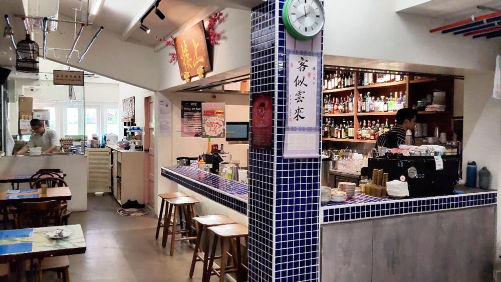 Lou Shang (meaning "upstairs") by Mama Diam is a speakeasy bar and eatery. Their menu puts a modern twist on iconic local favorites, but I won't post what I had since they've changed their menu recently. Instead, I'll focus on their dining space aesthetic, which was inspired by Singapore's 1980s and '90s HDB flats' walkway corridors—which resonates with me since I grew up in an '80s flat.

Mama Diam refers to a convenience store in Singapore that is typically located under an HDB block, commonly found in the 1980s and '90s. You can check their latest menu on their Facebook and website.

How to go there: Nearest MRT -  5 minutes walk Bencoolen MRT Station or about 10 minutes walk from Dhoby Ghaut MRT Station