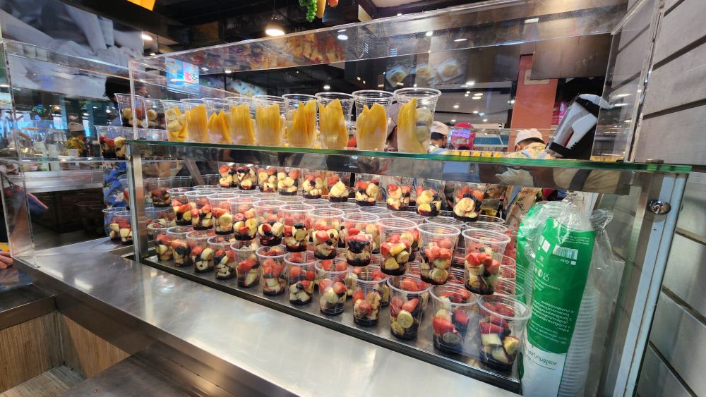 Cheap food in Bangkok - Pier 21/Terminal 21 Asok. Price range THB 30-60.