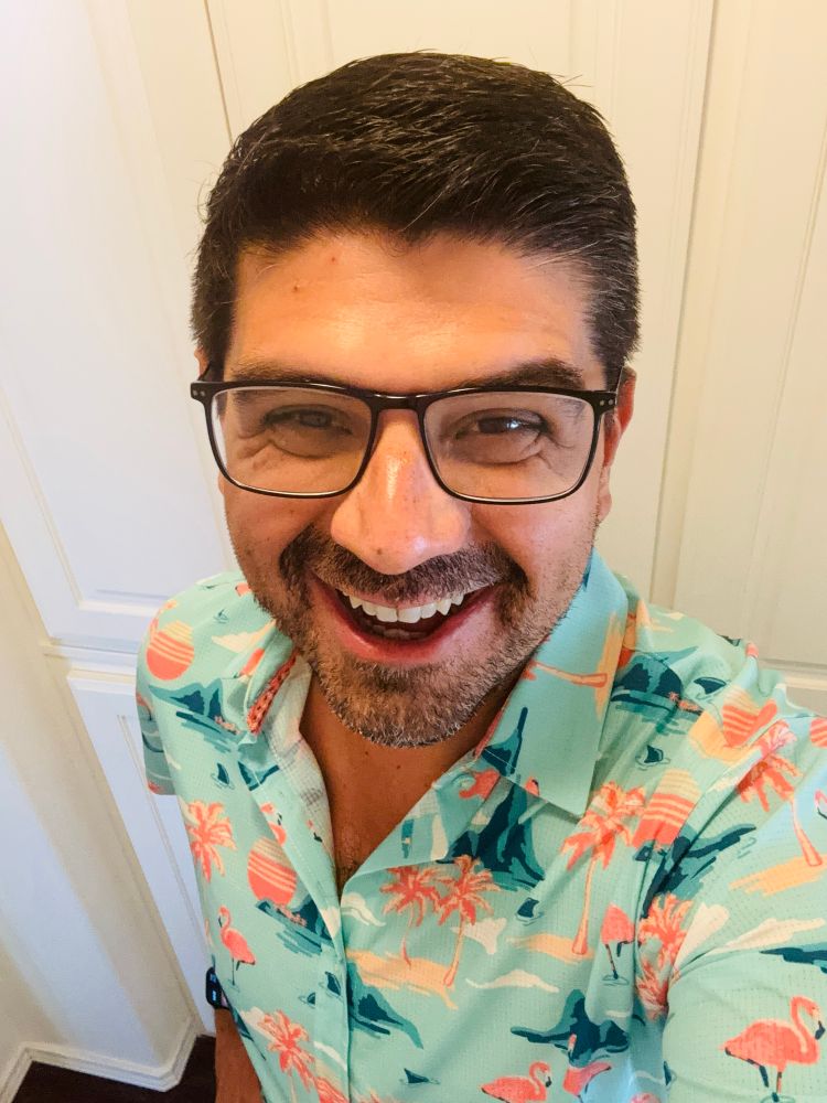 Selfie in flamingo shirt 