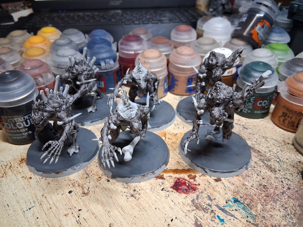 6 crypt horrors. 

They're grey with grey crackle bases at the moment 