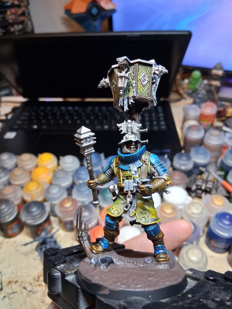 Cities of sigmar ogor warhulk in yellow uniform with blue armour, leather boots and gloves and muddy base