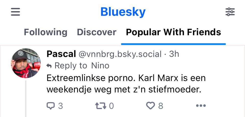 Onder “Popular with Friends” is de eerste tweet eentje van @vnnbrg.bsky.social. De tweet leest “Extreemlinkse porno. Karl Marx is een weekendje weg met z’n stiefmoeder.”