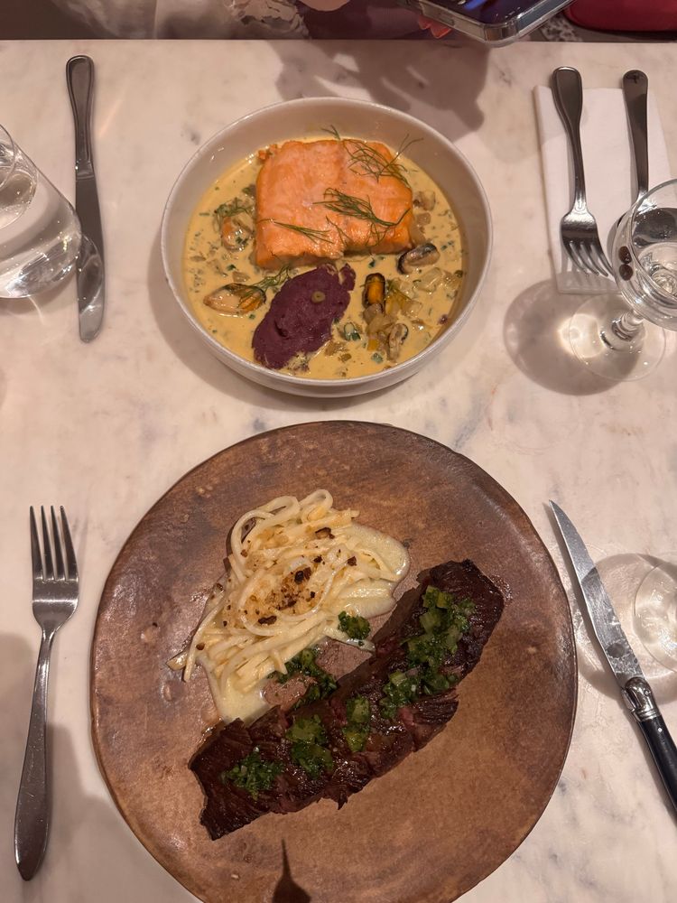 SALMÓN SILVESTRE CREAM OF MUSSEL, PURPLE YAM,FENNEL, LEMON.

WAGYU BAVETTE CELERY ROOT ALFREDO,
CELERY CHIMICHURRI