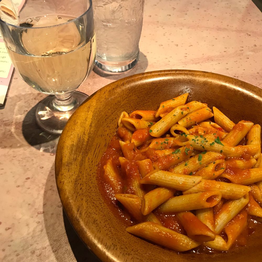 物足りずに二軒目来た。安酒さいこー。