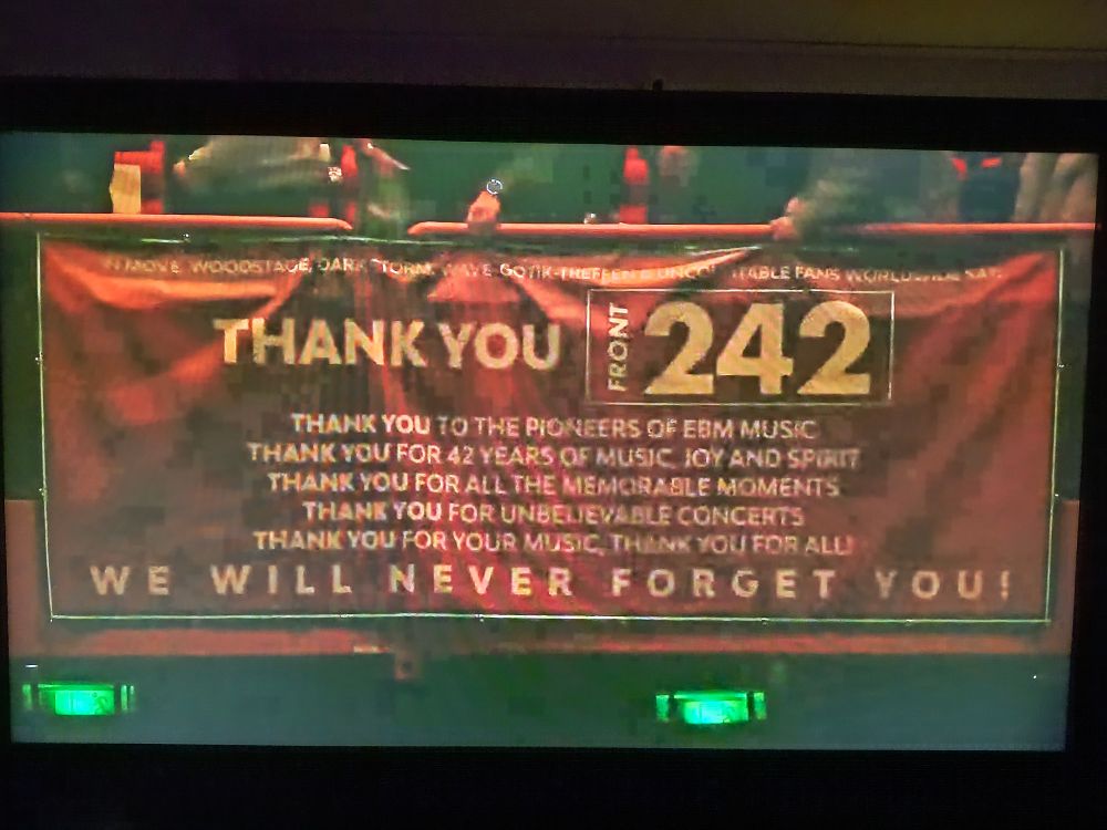 Banner saying "thank you front 242". Was shown on the final concert in Belgium.