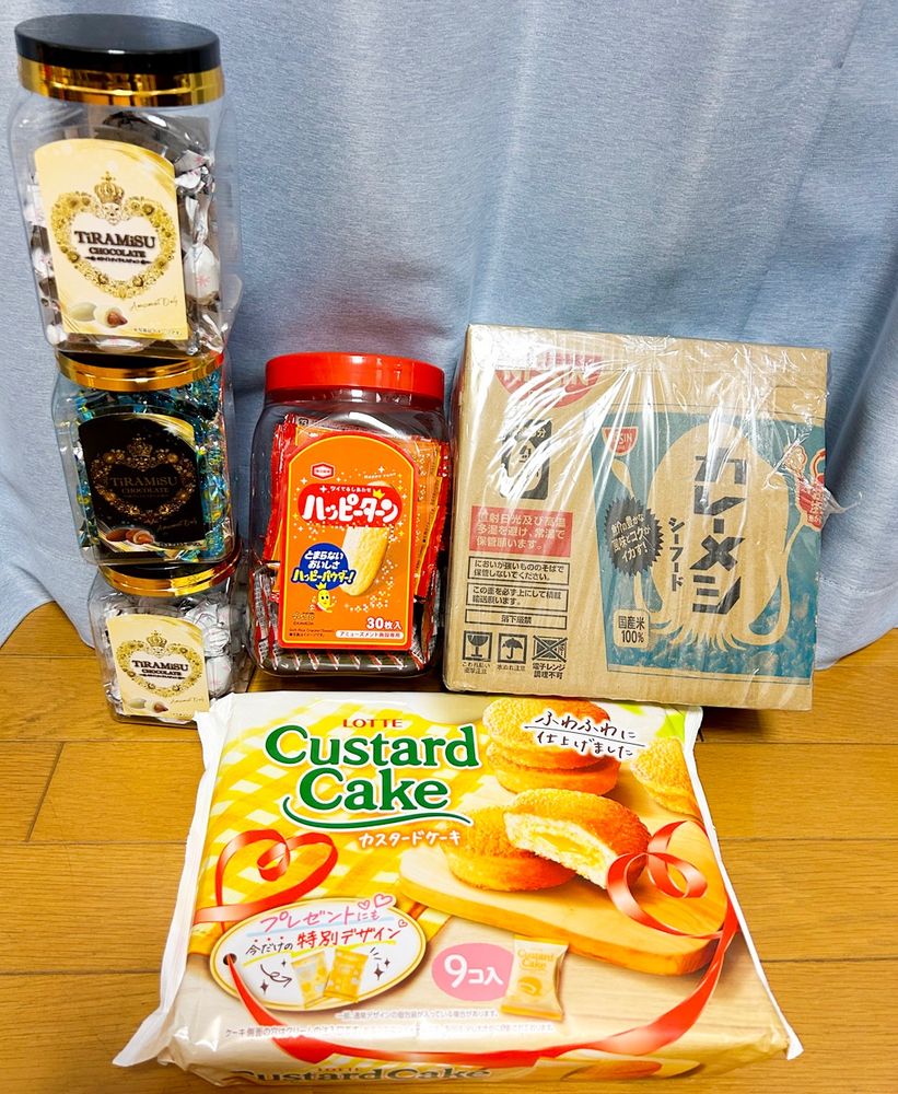 某大手クレゲでお菓子台をプレイしてきました。シーフードカレーメシ、ハッピーターンポット、カスタードケーキ、ティラミスチョコアーモンドとホワイトチョコアーモンド